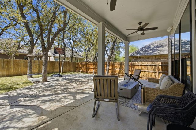 152 Rosling DR, Buda, TX 78610