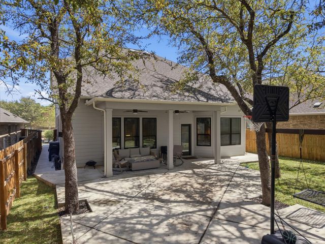152 Rosling DR, Buda, TX 78610