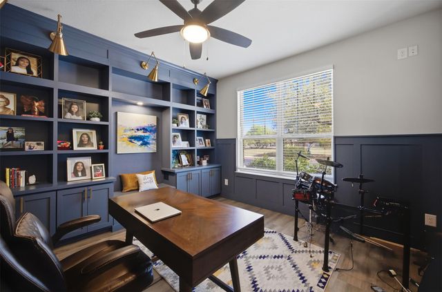 152 Rosling DR, Buda, TX 78610