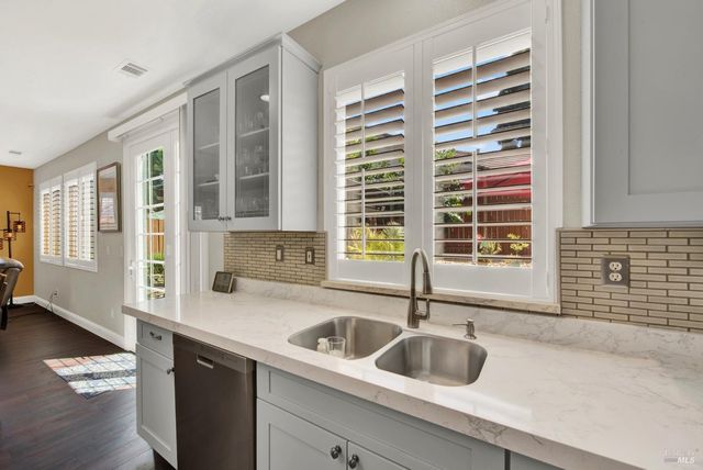 413 Crownpointe Cir, Vacaville, CA 95687