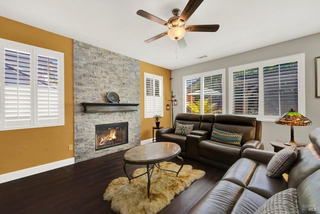 413 Crownpointe Cir, Vacaville, CA 95687