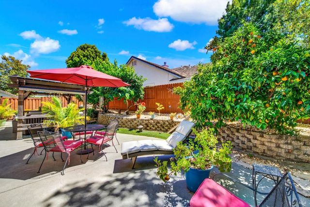 413 Crownpointe Cir, Vacaville, CA 95687