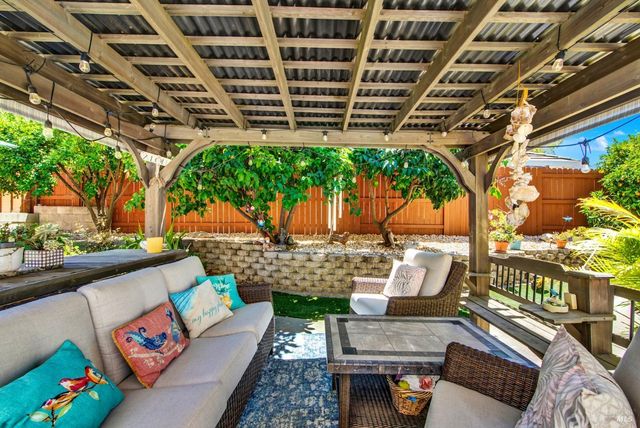 413 Crownpointe Cir, Vacaville, CA 95687