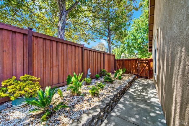 413 Crownpointe Cir, Vacaville, CA 95687
