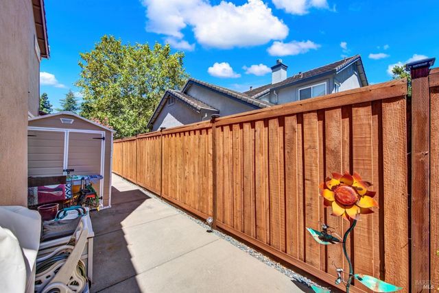 413 Crownpointe Cir, Vacaville, CA 95687