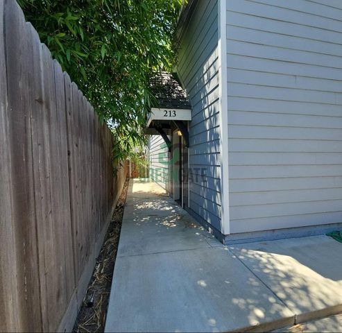 211 Virginia Ave, Modesto, CA 95354