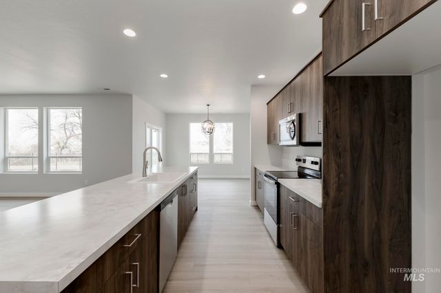 7071 E Amber Springs St, Nampa, ID 83687