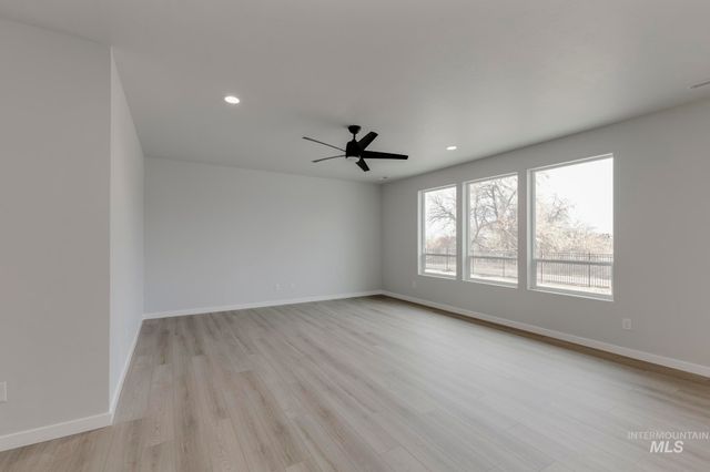 7071 E Amber Springs St, Nampa, ID 83687