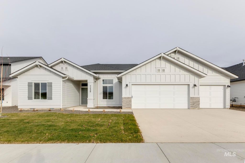 7071 E Amber Springs St, Nampa, ID 83687