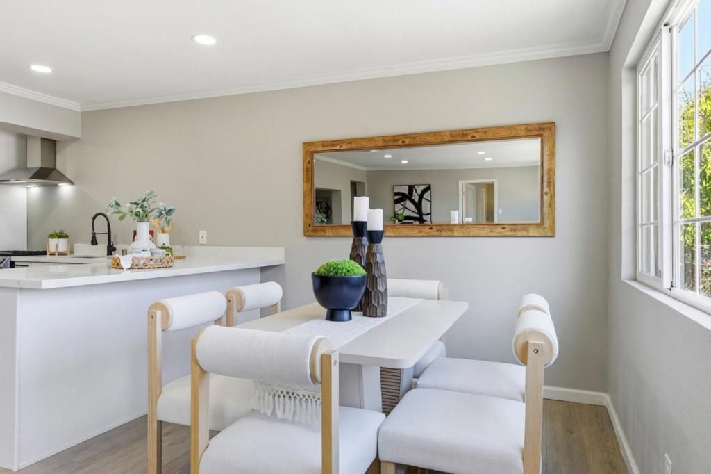 Image 14 of property listing at 2383 Menalto Avenue, East Palo Alto, CA 94303