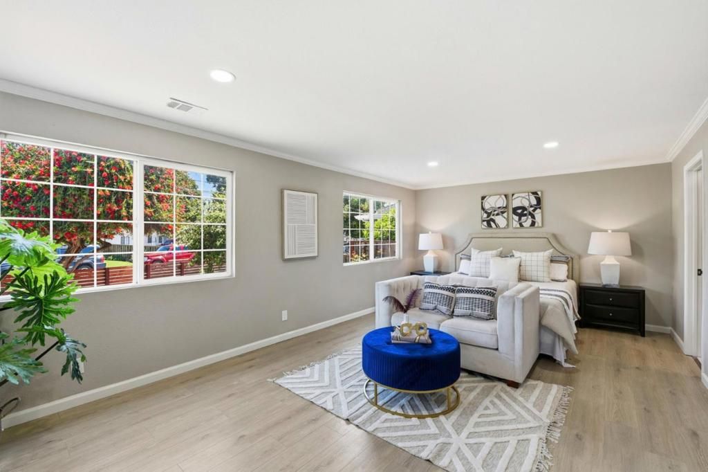 Image 16 of property listing at 2383 Menalto Avenue, East Palo Alto, CA 94303