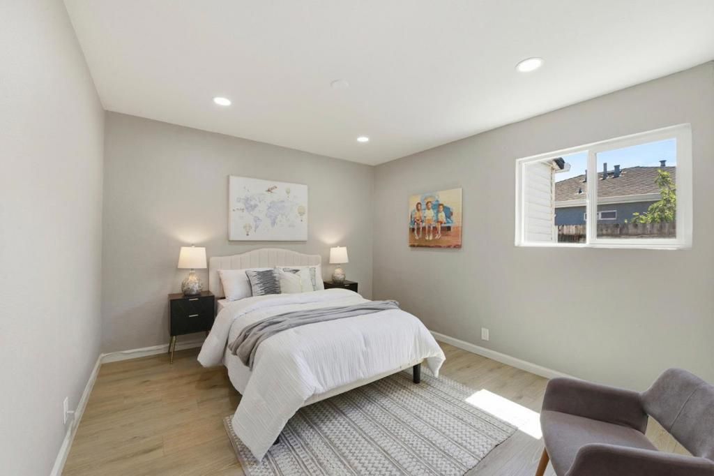 Image 20 of property listing at 2383 Menalto Avenue, East Palo Alto, CA 94303