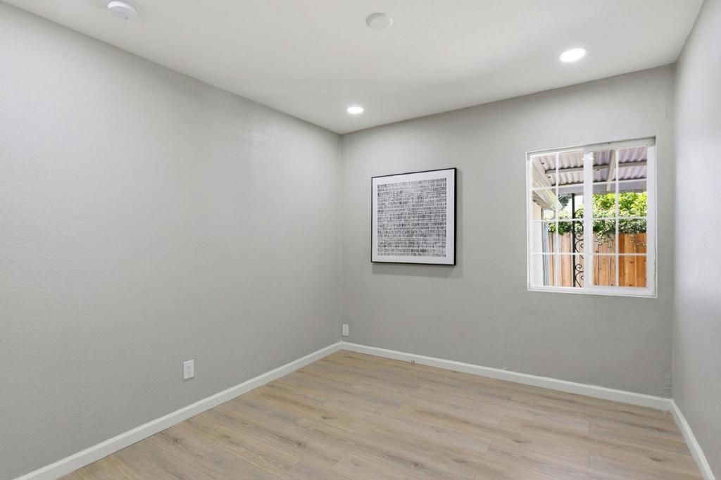 Image 21 of property listing at 2383 Menalto Avenue, East Palo Alto, CA 94303