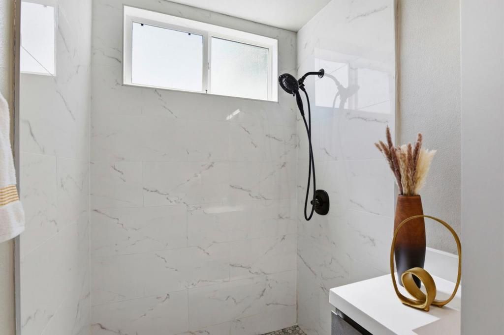 Image 27 of property listing at 2383 Menalto Avenue, East Palo Alto, CA 94303