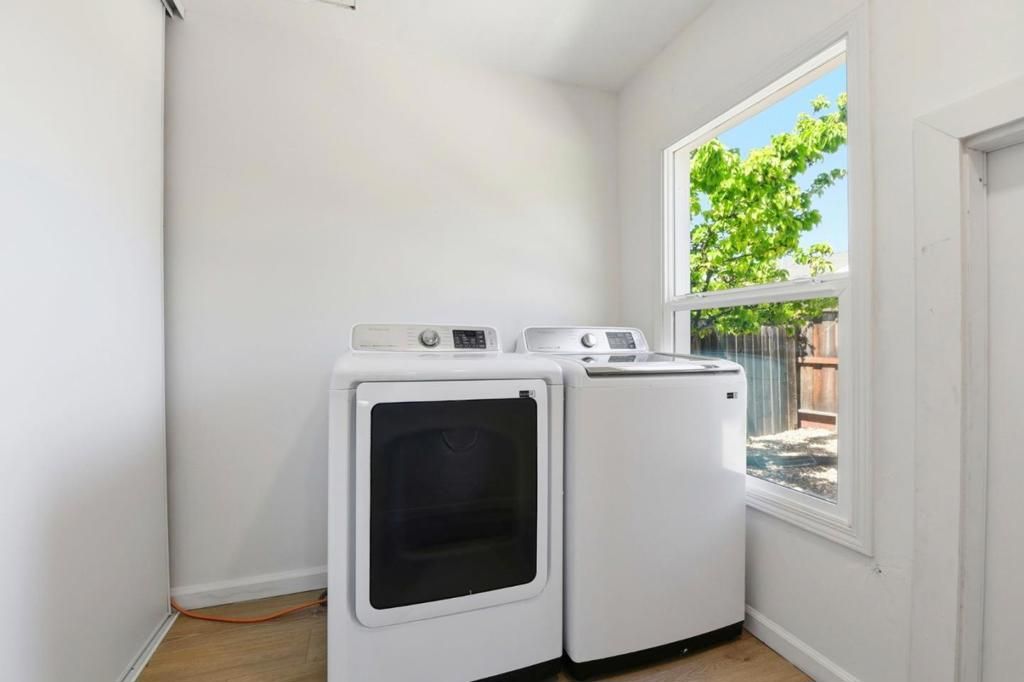 Image 28 of property listing at 2383 Menalto Avenue, East Palo Alto, CA 94303