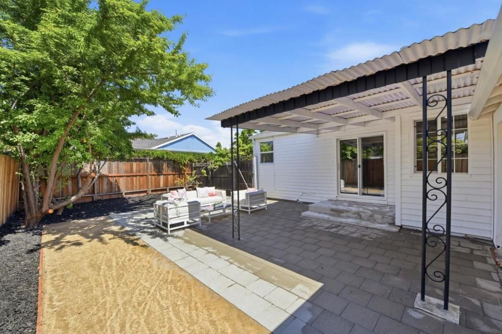 Image 30 of property listing at 2383 Menalto Avenue, East Palo Alto, CA 94303