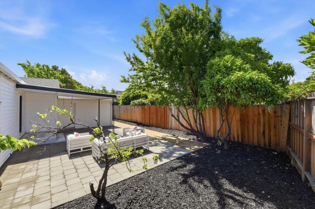 Image 31 of property listing at 2383 Menalto Avenue, East Palo Alto, CA 94303