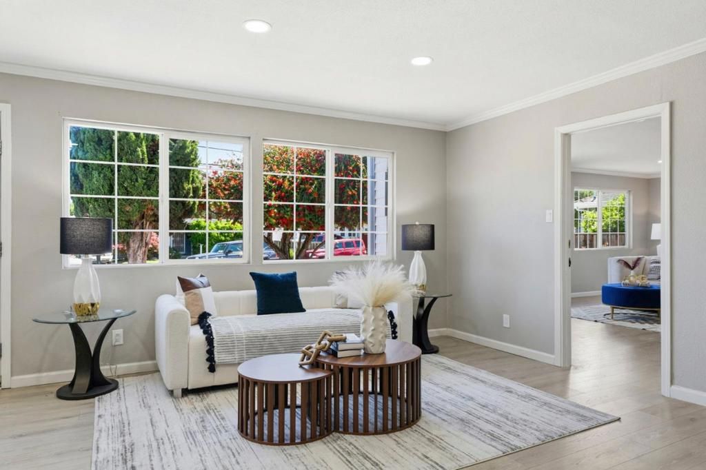 Image 9 of property listing at 2383 Menalto Avenue, East Palo Alto, CA 94303