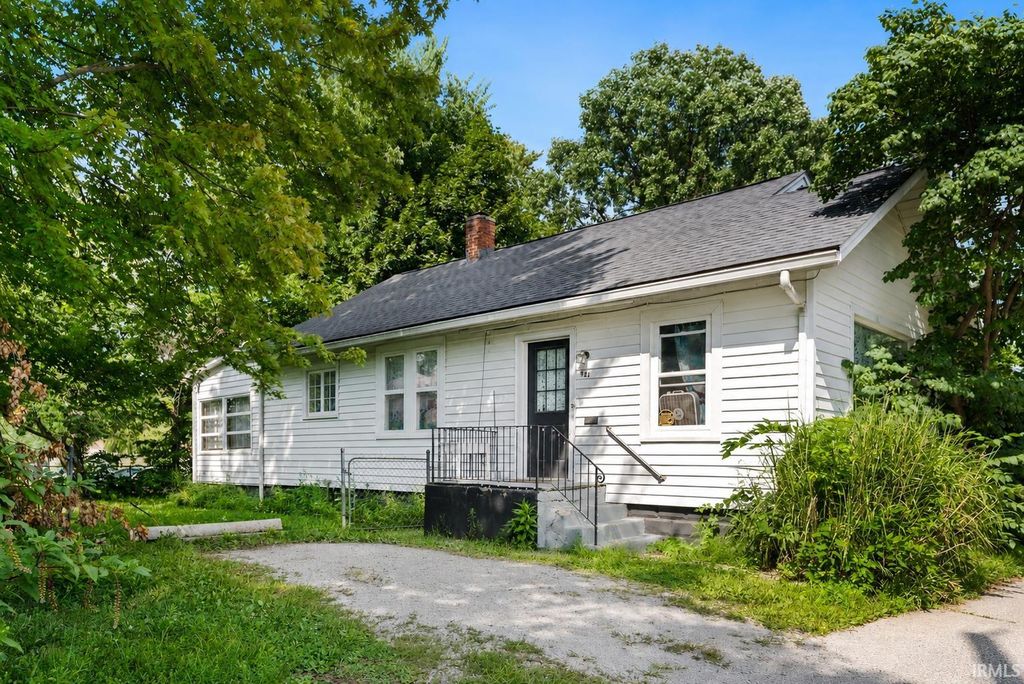 921 Emmett Lane, Fort Wayne, IN 46805
