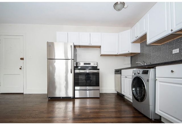 3345 N Marshfield Avenue 202, Chicago, IL 60657