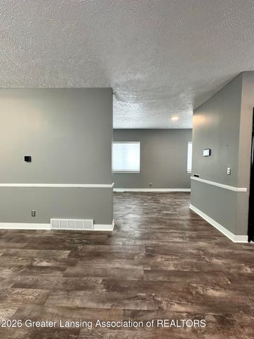 600 E Cavanaugh Road, Lansing, MI 48910