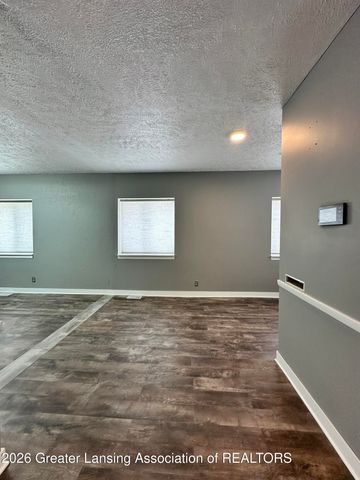 600 E Cavanaugh Road, Lansing, MI 48910
