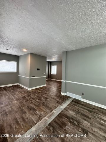 600 E Cavanaugh Road, Lansing, MI 48910