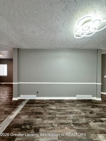 600 E Cavanaugh Road, Lansing, MI 48910