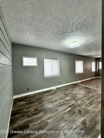 600 E Cavanaugh Road, Lansing, MI 48910