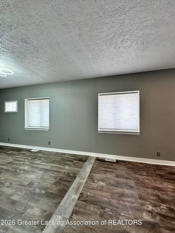 600 E Cavanaugh Road, Lansing, MI 48910