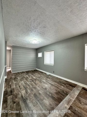 600 E Cavanaugh Road, Lansing, MI 48910