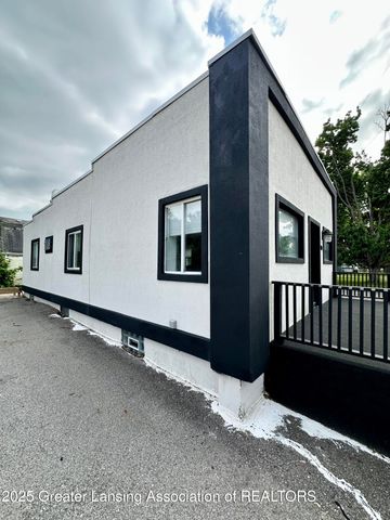 600 E Cavanaugh Road, Lansing, MI 48910