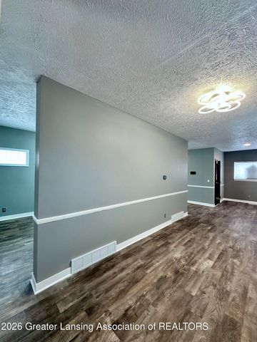 600 E Cavanaugh Road, Lansing, MI 48910