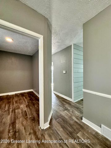 600 E Cavanaugh Road, Lansing, MI 48910