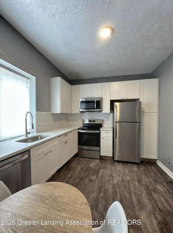 600 E Cavanaugh Road, Lansing, MI 48910