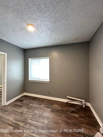 600 E Cavanaugh Road, Lansing, MI 48910
