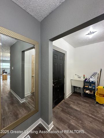 600 E Cavanaugh Road, Lansing, MI 48910