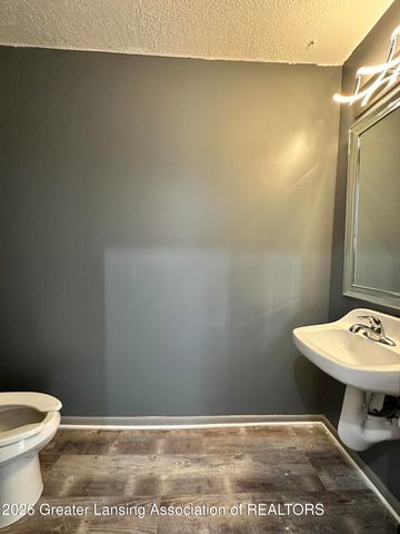 600 E Cavanaugh Road, Lansing, MI 48910