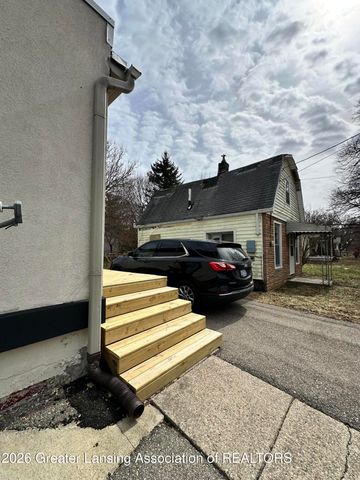600 E Cavanaugh Road, Lansing, MI 48910