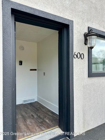600 E Cavanaugh Road, Lansing, MI 48910