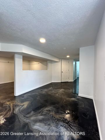 600 E Cavanaugh Road, Lansing, MI 48910