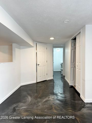 600 E Cavanaugh Road, Lansing, MI 48910