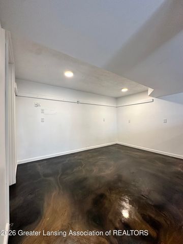 600 E Cavanaugh Road, Lansing, MI 48910