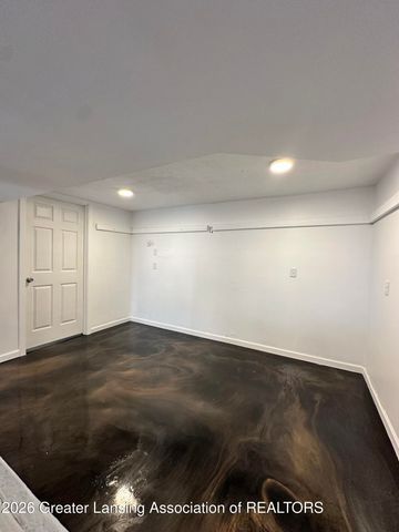 600 E Cavanaugh Road, Lansing, MI 48910