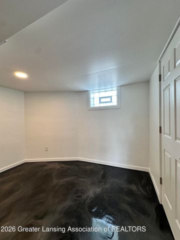 600 E Cavanaugh Road, Lansing, MI 48910