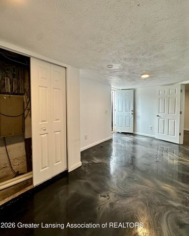 600 E Cavanaugh Road, Lansing, MI 48910