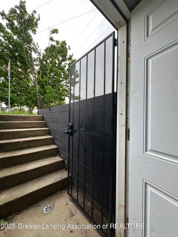 600 E Cavanaugh Road, Lansing, MI 48910