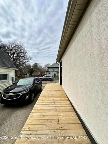 600 E Cavanaugh Road, Lansing, MI 48910