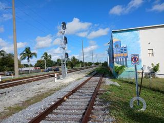 5 NW 3rd Avenue, Dania Beach, FL 33004
