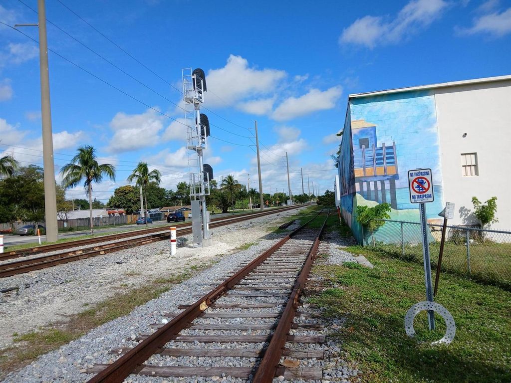 5 NW 3rd Avenue, Dania Beach, FL 33004